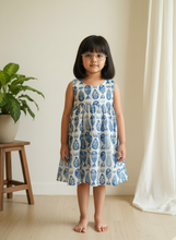 Charger l&#39;image dans la galerie, Klingaru Frock - Blue on White Fish
