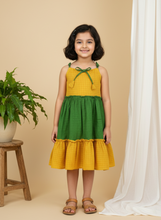 Charger l&#39;image dans la galerie, Klingaru Frock - Colour Block Mustard Green
