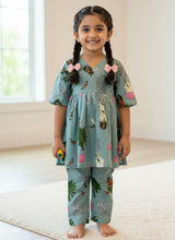 Charger l&#39;image dans la galerie, Klingaru Girl Kurta and Pant Set - Sage Green Peacock - (PRE-ORDER)
