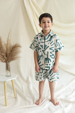 Charger l&#39;image dans la galerie, Klingaru Shirt and Shorts Set -  Beige Green Abstract
