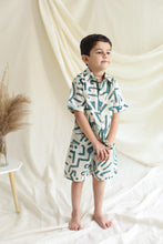 Charger l&#39;image dans la galerie, Klingaru Shirt and Shorts Set -  Beige Green Abstract
