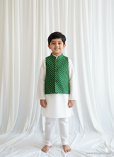 Charger l&#39;image dans la galerie, Klingaru Long Kurta Pajama Jacket Set- White with Festive Green Kota
