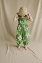 Charger l&#39;image dans la galerie, Klingaru Jumpsuit - Green Flowers  ( Preorder )
