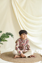 Charger l'image dans la galerie, Klingaru Long Kurta Pajama Jacket Set- Beige Red Blue Printed
