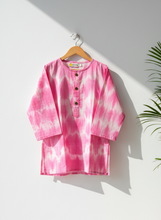 Load image into Gallery viewer, Klingaru Unisex Shibori Long Kurta - Pink
