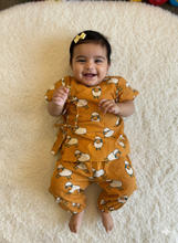 Charger l&#39;image dans la galerie, Unisex Newborn Jhabla Set -  Sheep Print   (3-6 Months)
