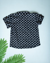 Load image into Gallery viewer, Klingaru Shirt - Black Cars
