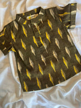 Load image into Gallery viewer, Klingaru Short Kurta - Mehandi Green in Ikat
