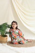 Charger l&#39;image dans la galerie, Klingaru Girl Dhoti Set -  Green Orange with Gota lace work
