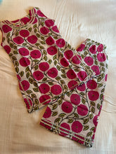 Charger l'image dans la galerie, Pink Floral Cotton Kurta Set for Girls with Hand Embroidered Panel &amp; Pants | Klingaru
