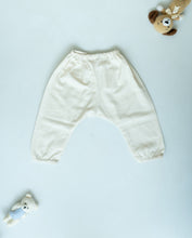 Load image into Gallery viewer, Unisex Newborn Jhabla Set -  Ink blue Double ikat with offwhite pant  (3-6 Months)
