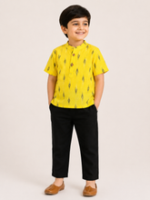 Charger l'image dans la galerie, Boy wearing yellow Ikat print short kurta with black pants kids ethnic wear set

