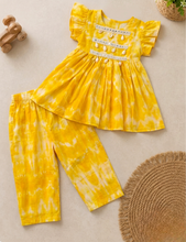 Charger l'image dans la galerie, yellow shibori kurta set for girls
