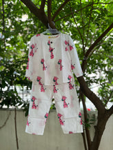 Load image into Gallery viewer, Klingaru Night Suit -  Pink Giraffe
