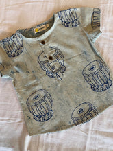 Load image into Gallery viewer, Klingaru Unisex Short Kurta - Dabu Tabla
