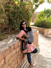 Charger l'image dans la galerie, Klingaru Ergonomic Baby Carrier - Grey Polka
