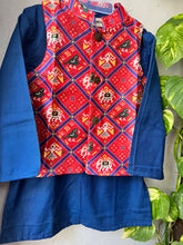 Charger l&#39;image dans la galerie, Klingaru Long Kurta Pajama Jacket Set- Blue with Red Patola Jacket

