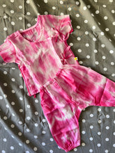 Load image into Gallery viewer, Unisex Newborn Jhabla Set - Pink Shibori  (0-4 Months)
